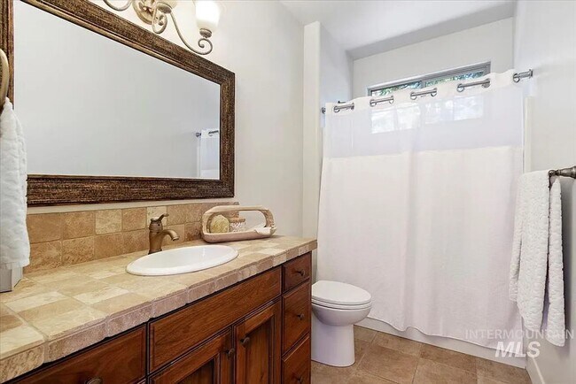 Building Photo - Stunning 4 Bedroom Home in The Shores | Luxury Meets Every Day Comfort