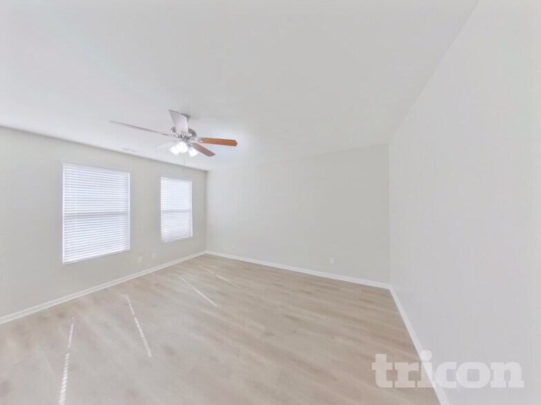 Building Photo - 2541 Miranda Dr