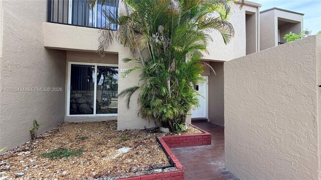 Building Photo - 9155 Fontainebleau Blvd