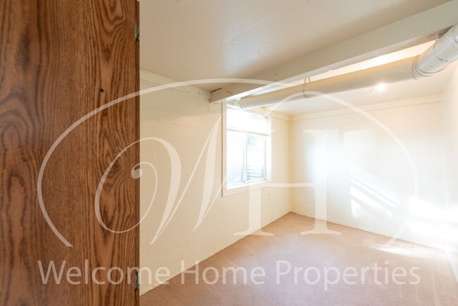 Building Photo - 120 SE 2nd St