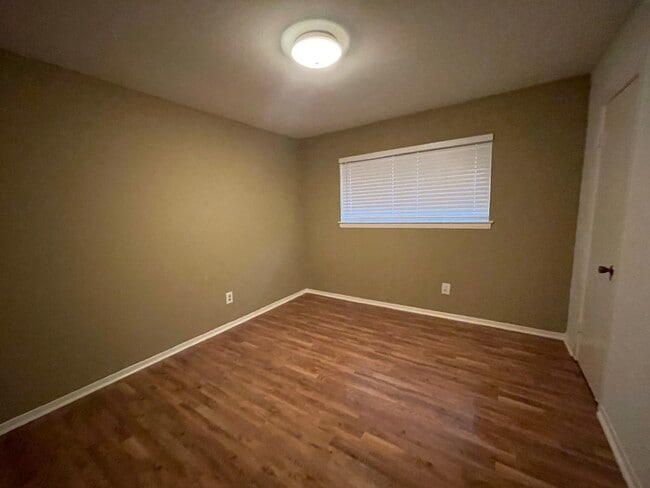 Building Photo - 7219 Tanager St