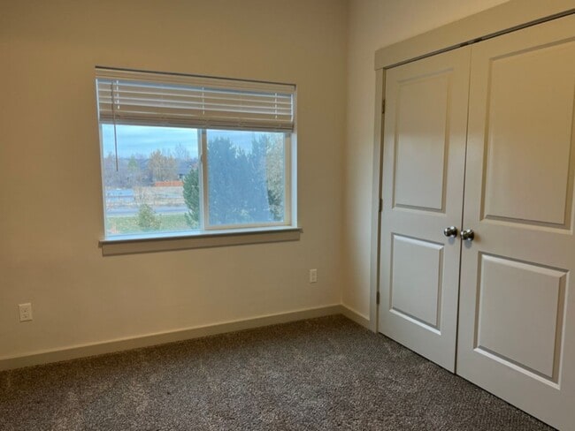 Building Photo - WELCOME TO SUNBEAM TOWNHOMES