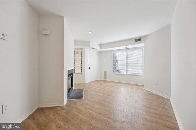 Building Photo - 9912 Hellingly Pl