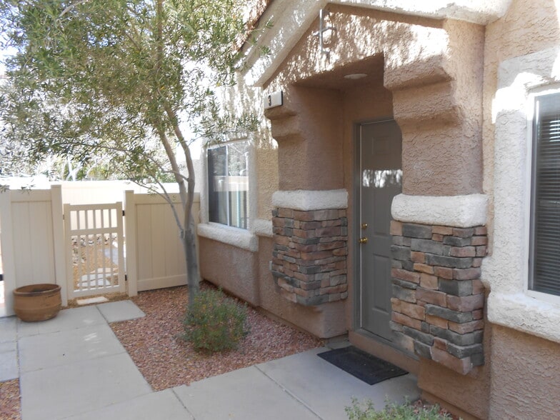 Building Photo - 81 Dow Jones St