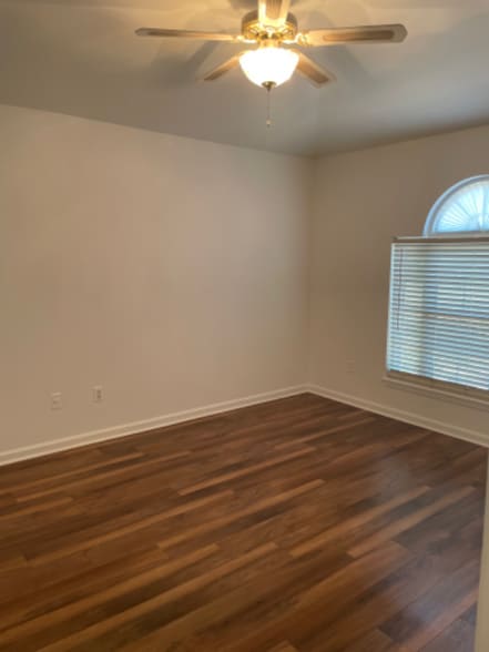 Building Photo - 1902 Ashmore Green Dr