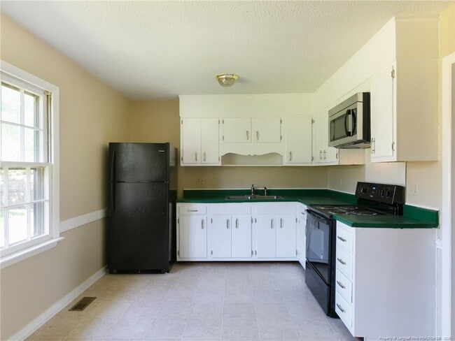 Building Photo - 3249 Glenmore Dr