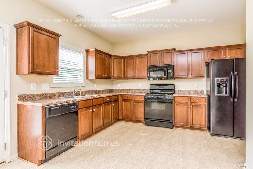 Building Photo - 75 Monarch Way