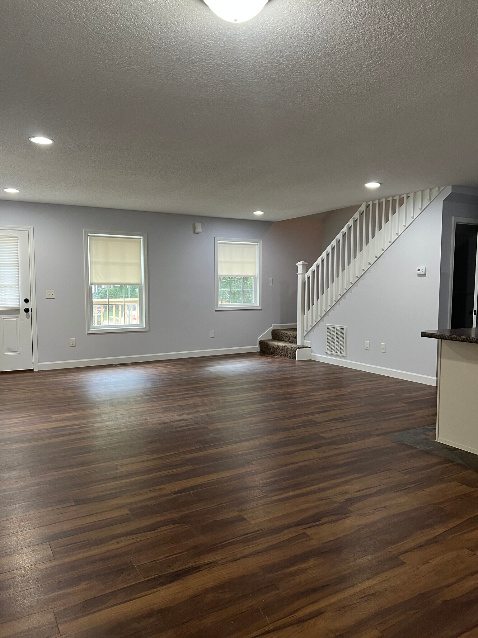 Large open living room.. - 20 Enka Pine St