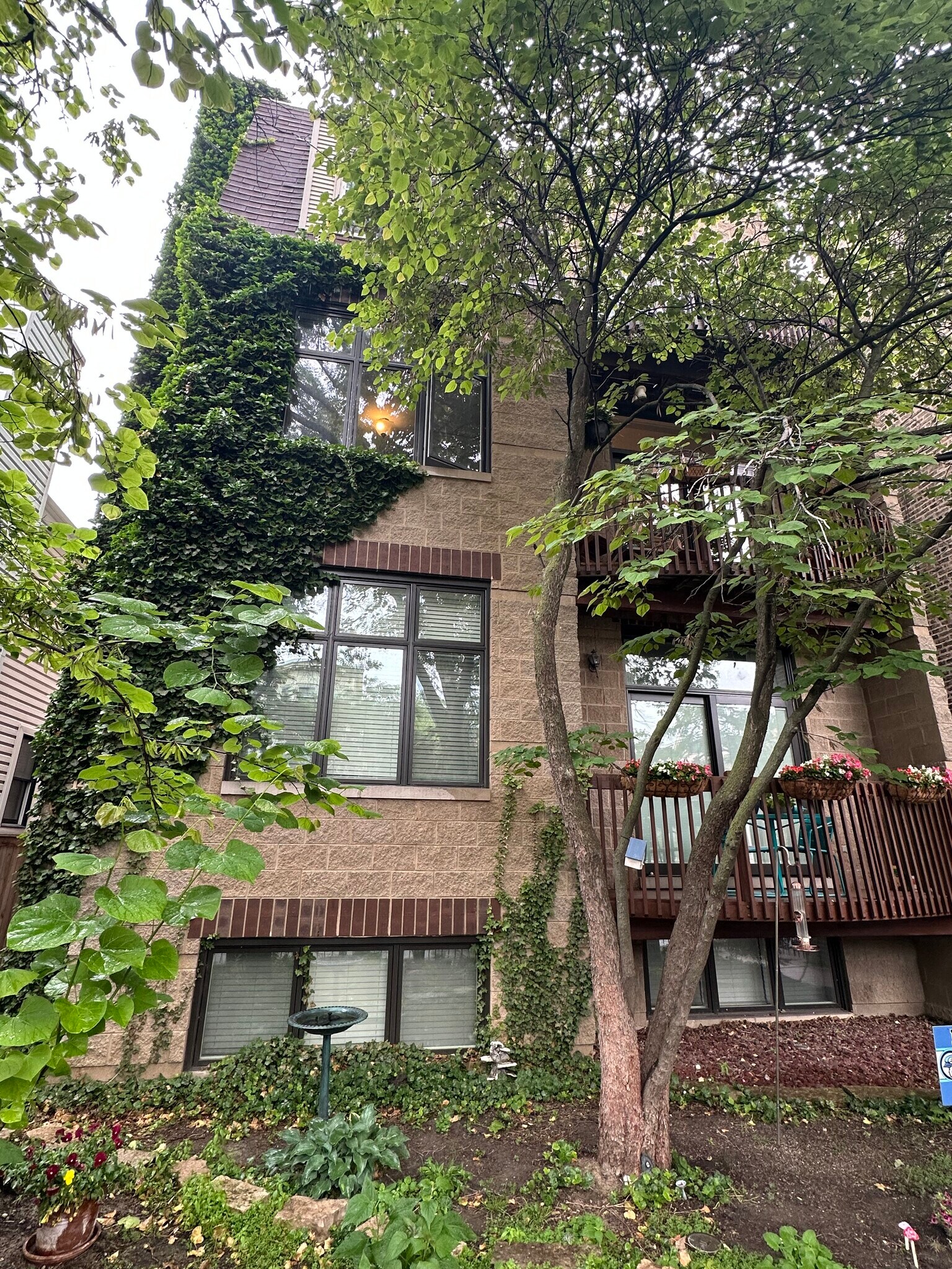 Building Front - 1464 W Grace St