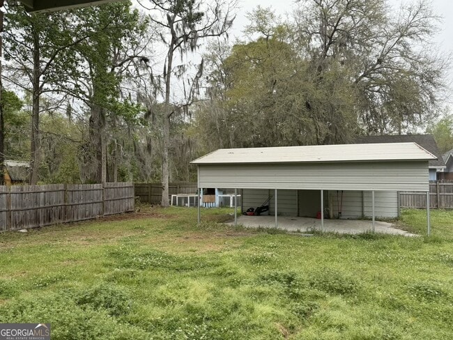 Building Photo - 380 Gum St