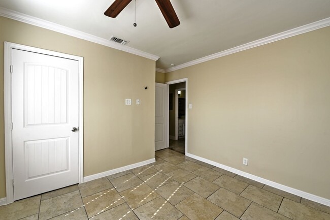 Building Photo - Stylish and Spacious 4-Bedroom Home PLUS Casita/In-Law (with kitchen/living/bedroom/bath)