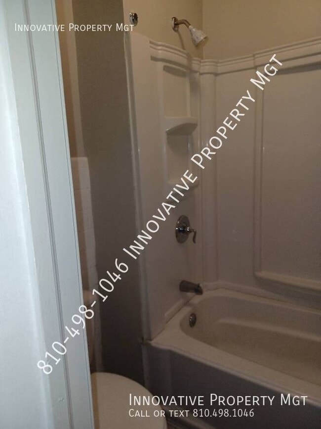 Building Photo - 2213 Savoy Ave