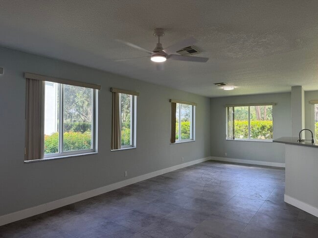 Building Photo - 3251 Laurel Ridge Cir