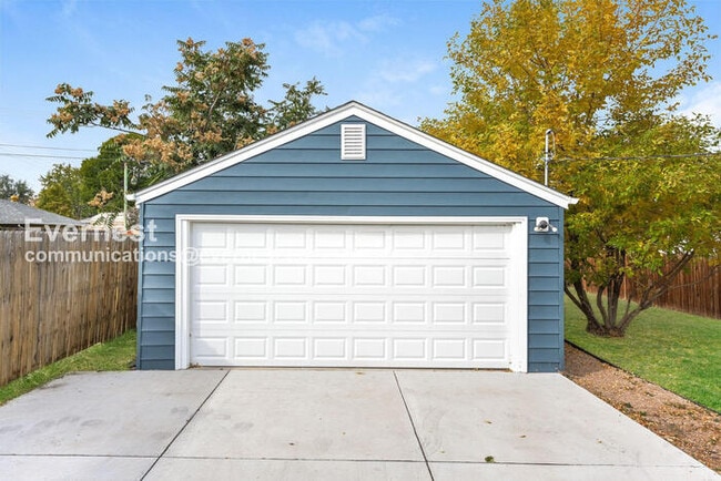 Building Photo - 1561 S Zuni St