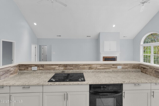 Building Photo - 907 Port Royal Ct
