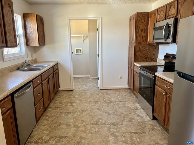 Building Photo - 4678 Garth Rd