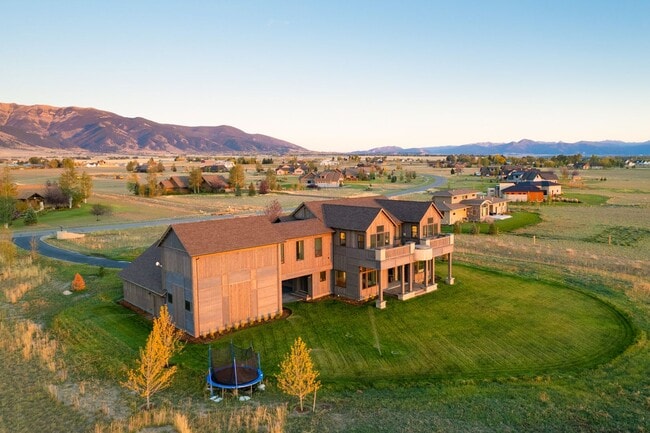 Building Photo - One of a Kind Custom Built Home for Rent in Gallatin Valley!