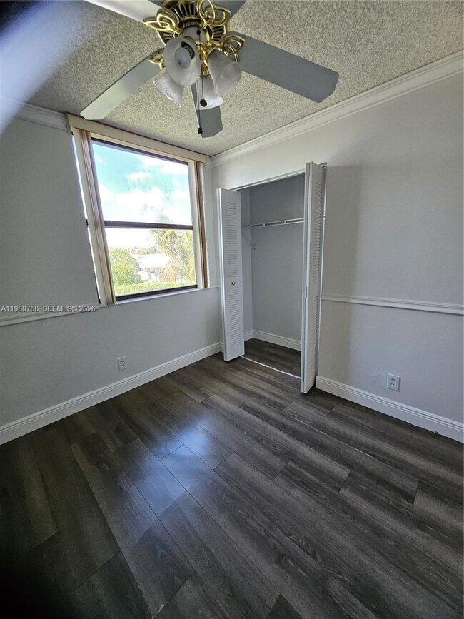 Building Photo - 216 Lake Pointe Dr