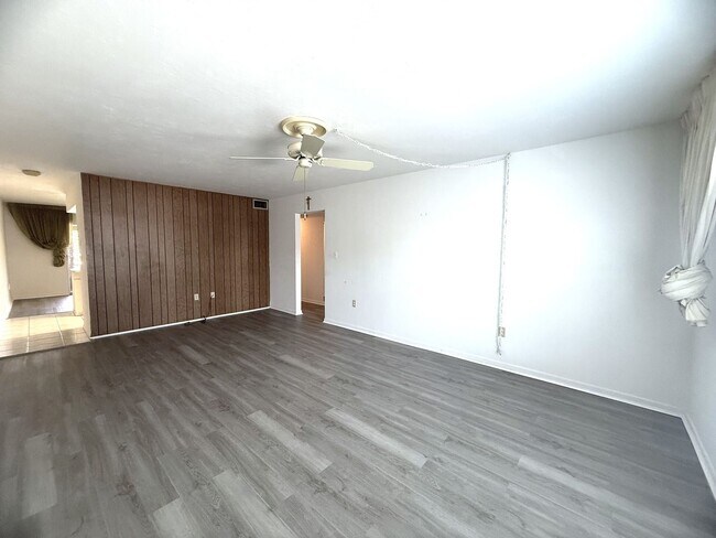 Building Photo - FIRST MONTHS RENT FREE!!! Beautiful 2 MASTER SUITE CONDO in Central Ft. Myers with Over 1200 Sqft.