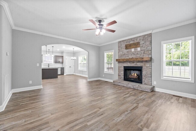 Building Photo - Pet Friendly Three Bedroom with Bonus!