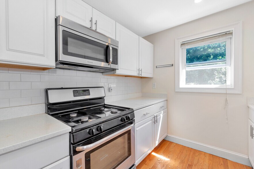 Building Photo - 4 School St