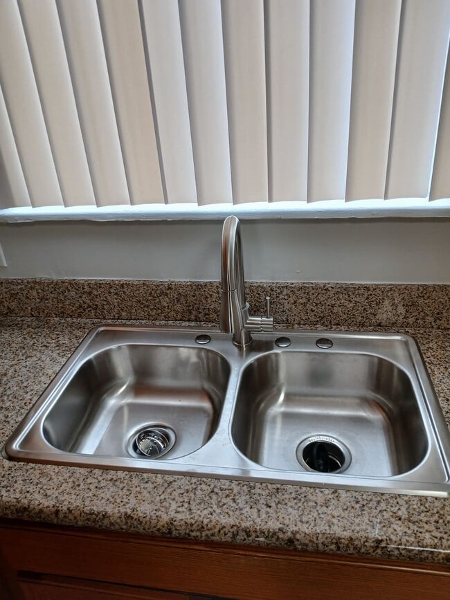 Building Photo - 1928 Rocket Property