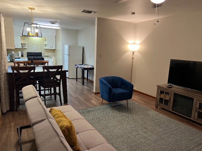 Building Photo - 1615 Cincinnati Ave