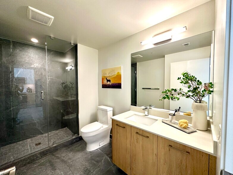 Building Photo - 337 NW 31st St