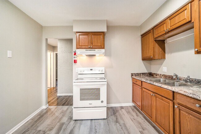 Building Photo - Newly remodeled 1 bedroom 1 bathroom - Ask about our Security Deposit Alternative!
