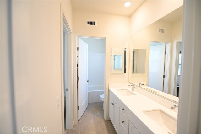 Building Photo - 105 Holly Springs