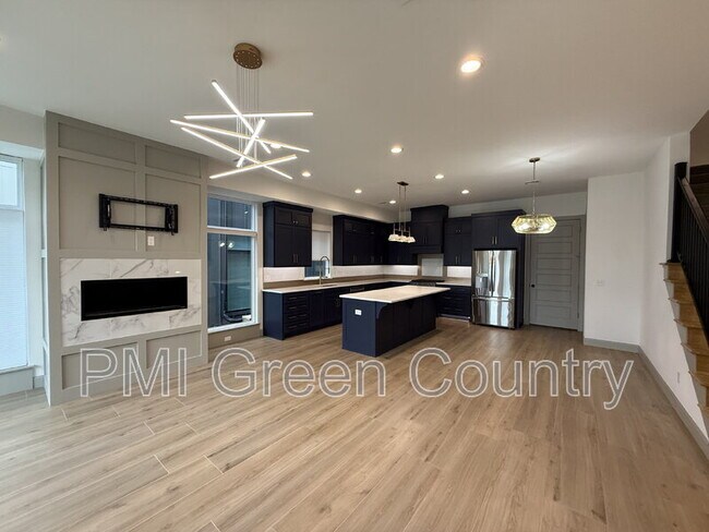 Building Photo - 130 E Elgin St