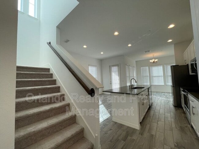 Building Photo - 191 Sun Palm Ln