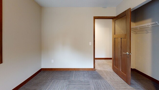 Building Photo - 1107 7th St SE