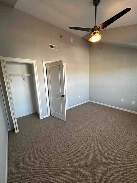Building Photo - 970 Ridge Ave