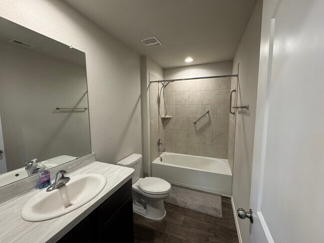 Building Photo - 2407 Poplar Copse Ct