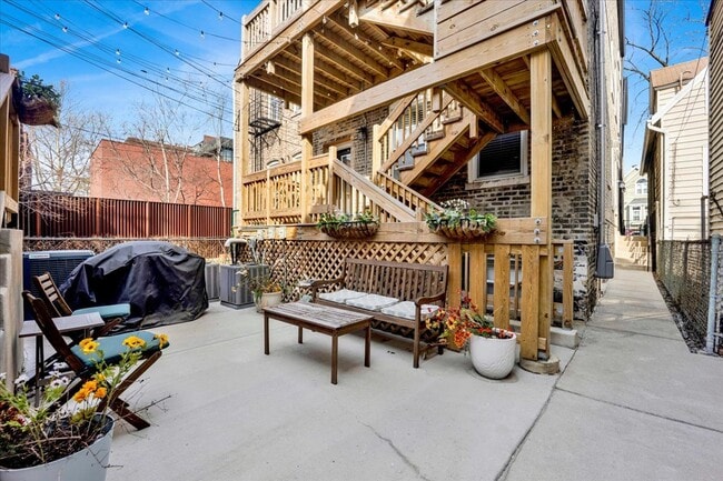 Building Photo - 1728 N Wood St