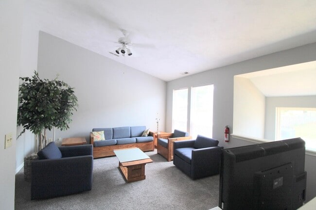 Building Photo - 1470 Devon Ln