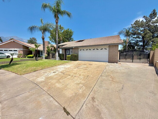 Building Photo - Spacious 4 Bedroom Home available In Alta Loma!