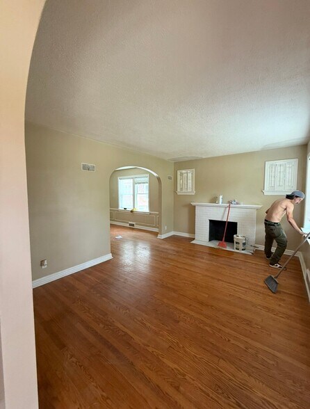 Building Photo - 5730 Park Ln