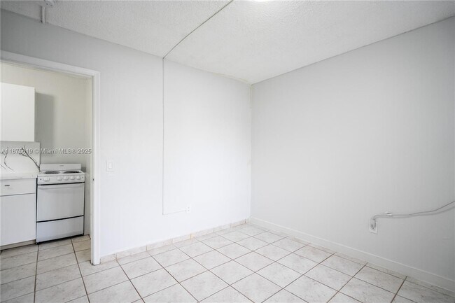 Building Photo - 6650 Miller Dr