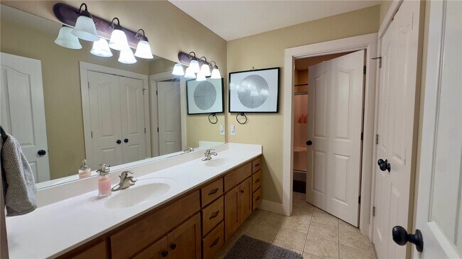 Building Photo - 917 NE Arleta Gardens