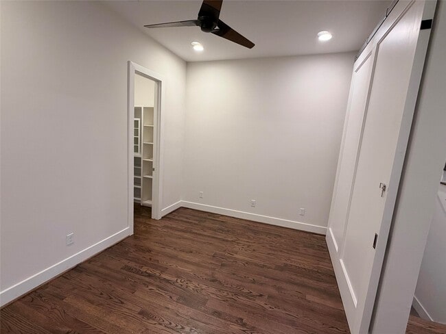 Building Photo - 2322 Camden Dr