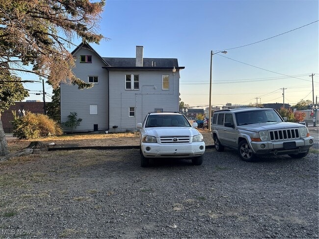 Building Photo - 317 12th St NE