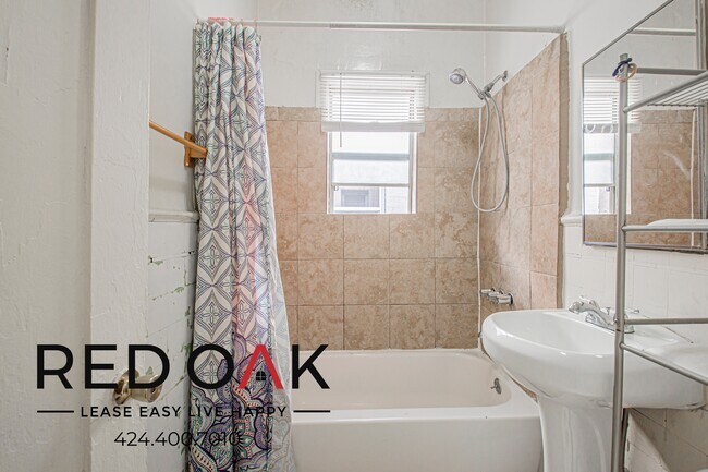 Building Photo - 302 Alexandria Ave