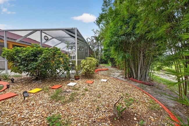 Building Photo - 3077 SE Galt Cir