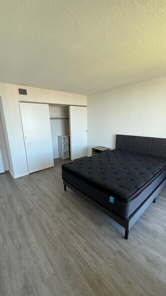 Building Photo - 4600 S Four Mile Run Dr