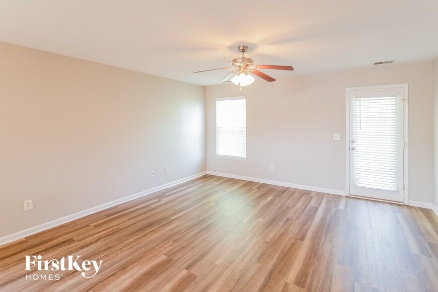 Building Photo - 8281 Little Sydneys Way