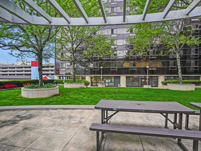 Building Photo - 127 Greyrock Pl