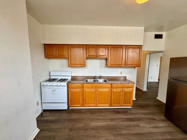 Building Photo - 212 N Highland Ave