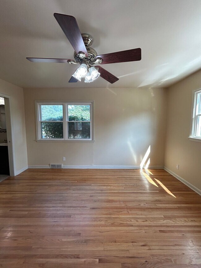 Building Photo - 704 N 74th Ave